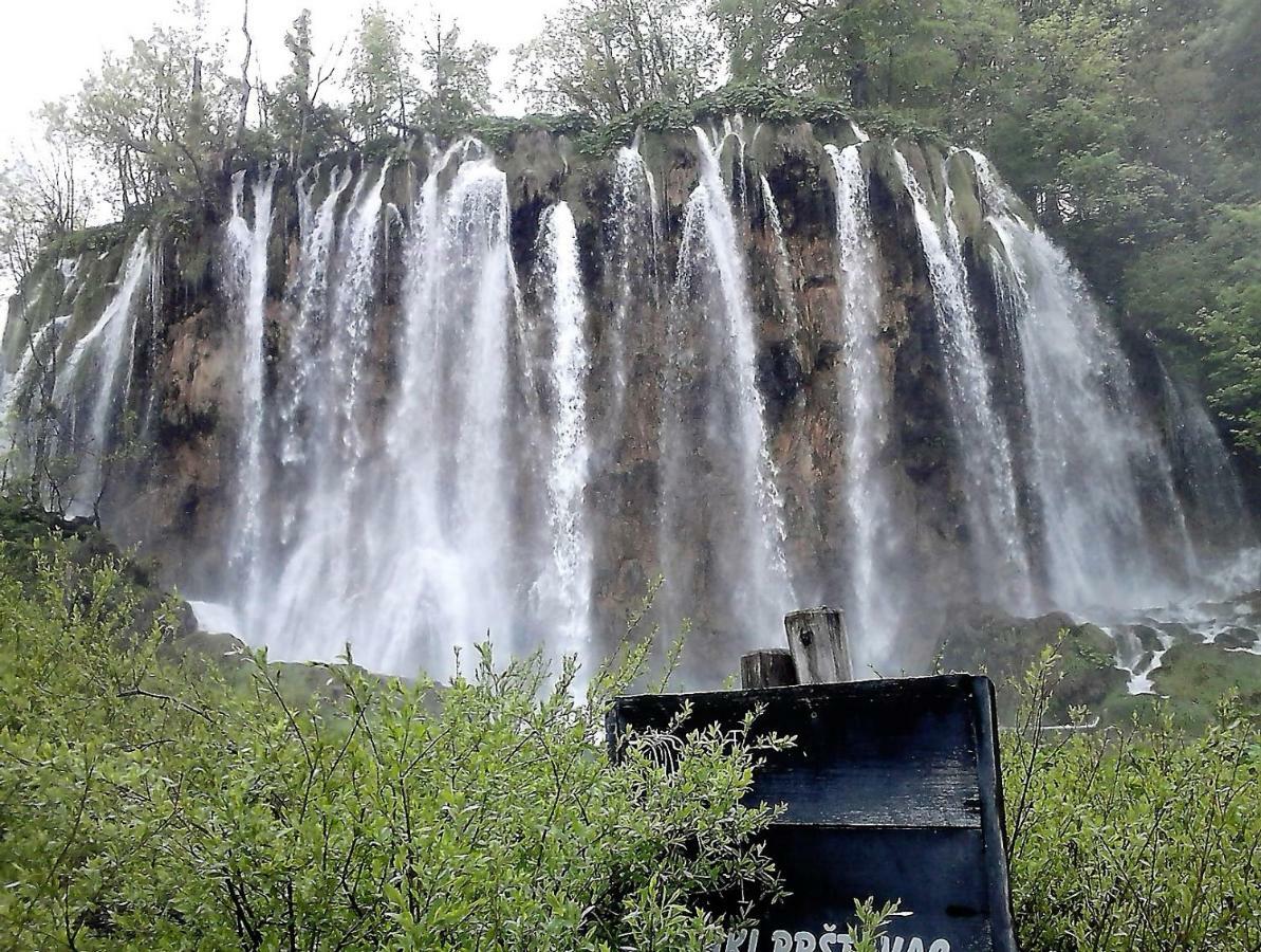 PLITVICE KONAK Daic Plitvicka Jezera Bagian luar foto
